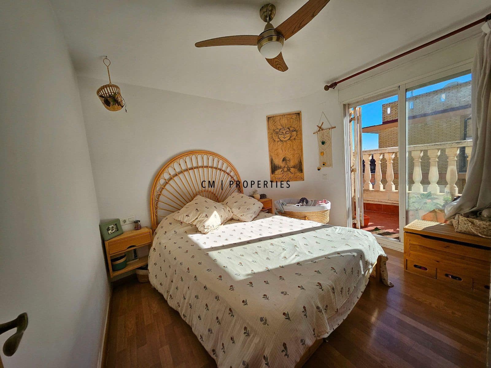 3 bedroom Penthouse for rent in Paterna - € 1,350 (Ref: 9432856)