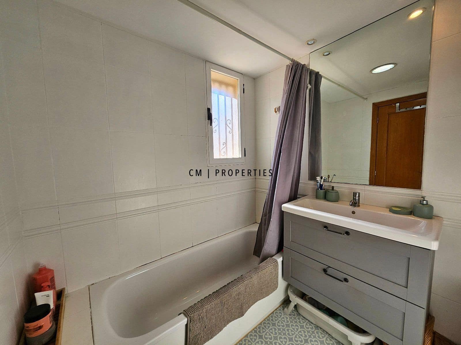 3 bedroom Penthouse for rent in Paterna - € 1,350 (Ref: 9432856)