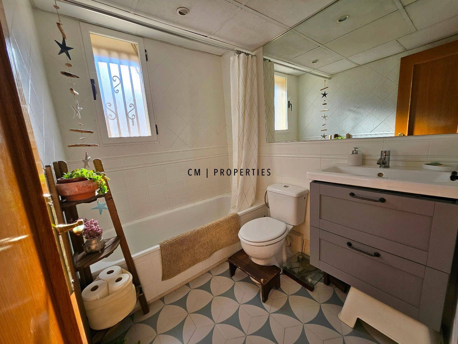 3 bedroom Penthouse for rent in Paterna - € 1,350 (Ref: 9432856)