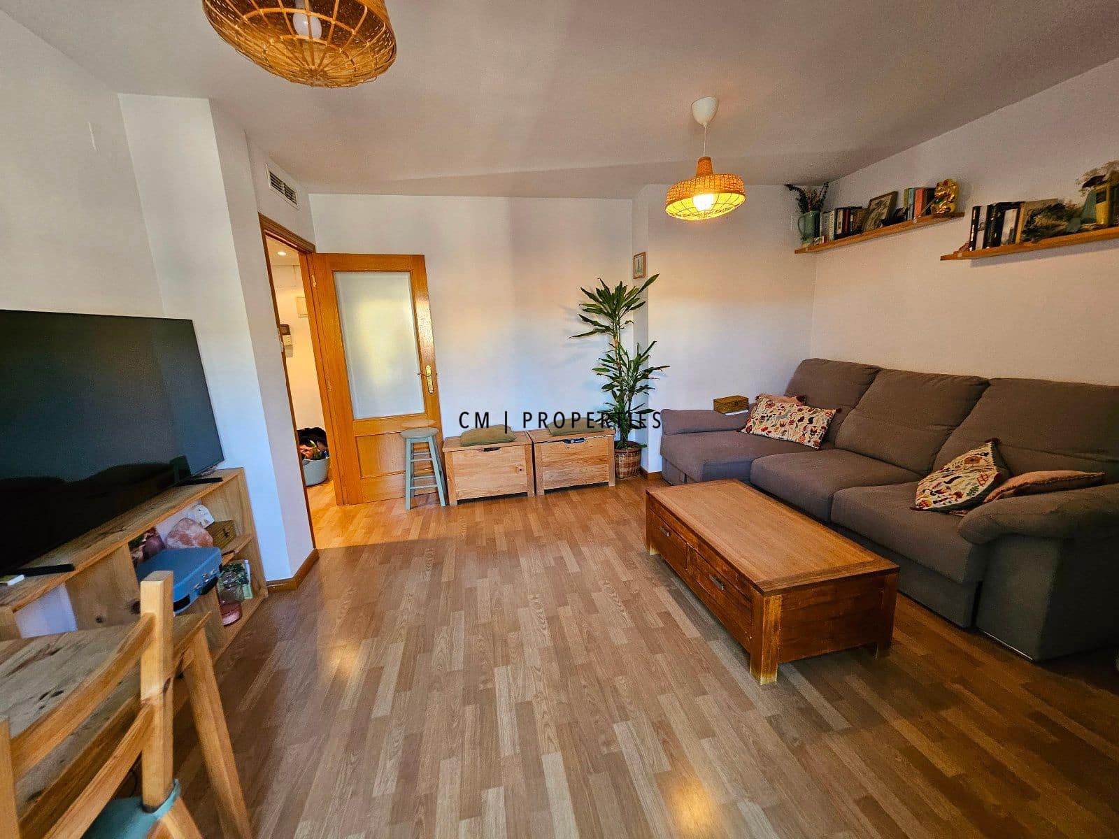 3 bedroom Penthouse for rent in Paterna - € 1,350 (Ref: 9432856)