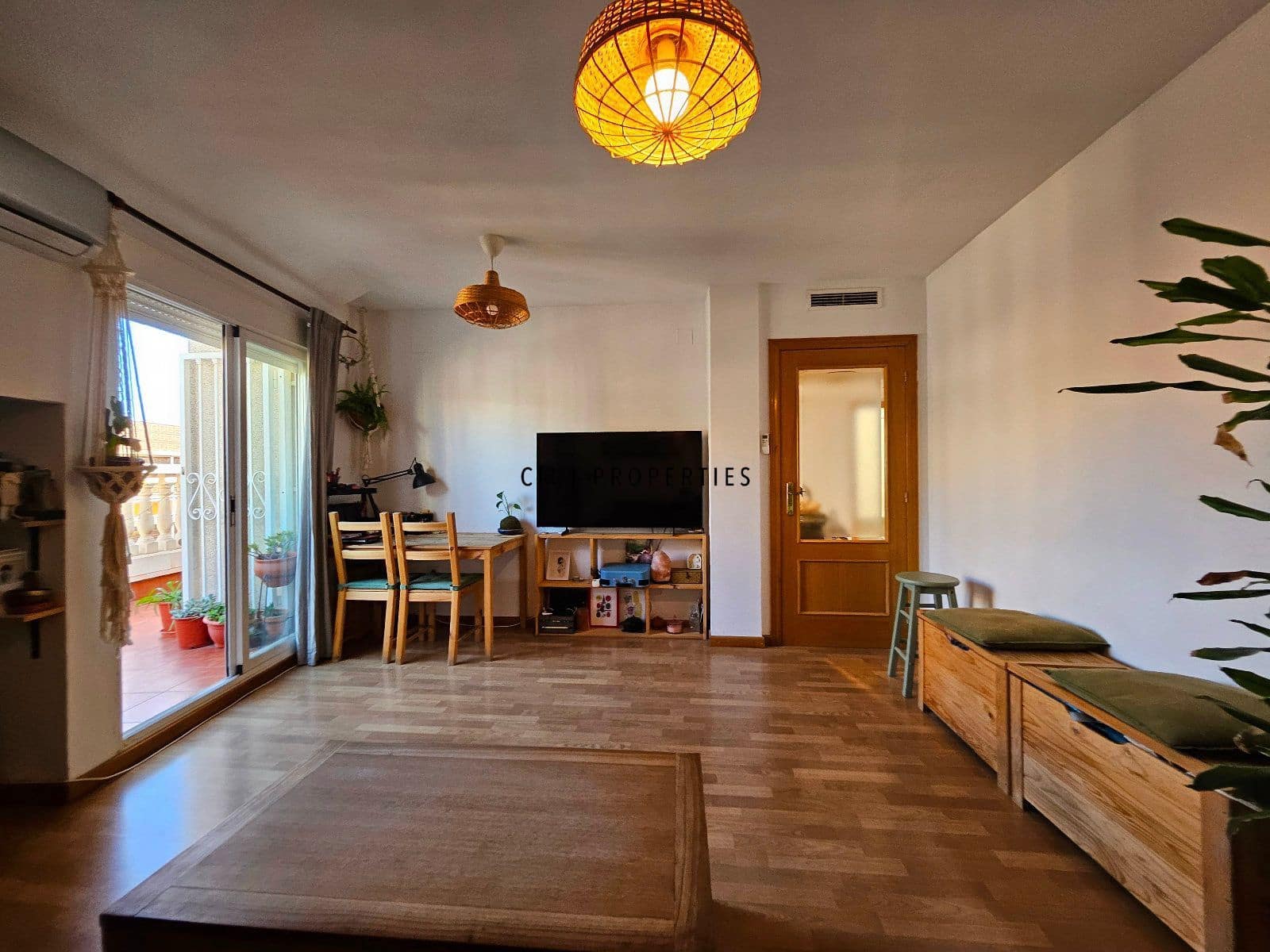 3 bedroom Penthouse for rent in Paterna - € 1,350 (Ref: 9432856)