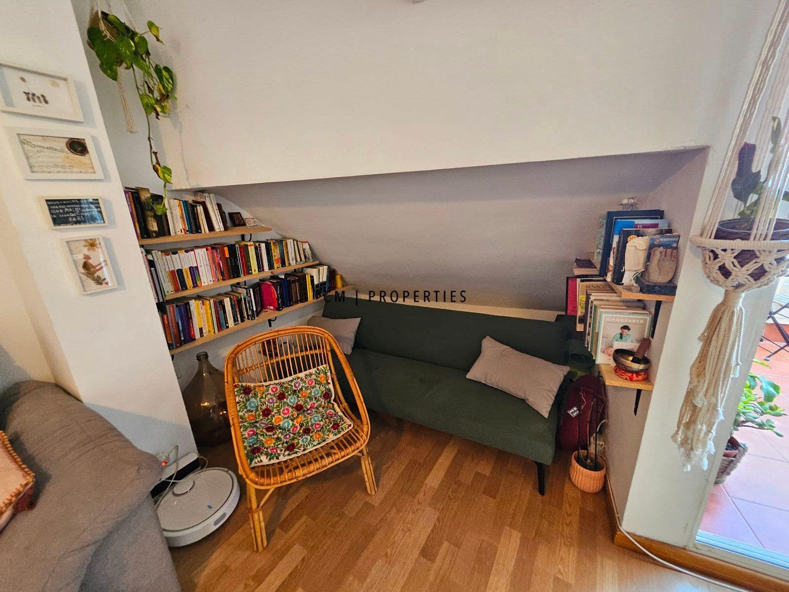 3 bedroom Penthouse for rent in Paterna - € 1,350 (Ref: 9432856)