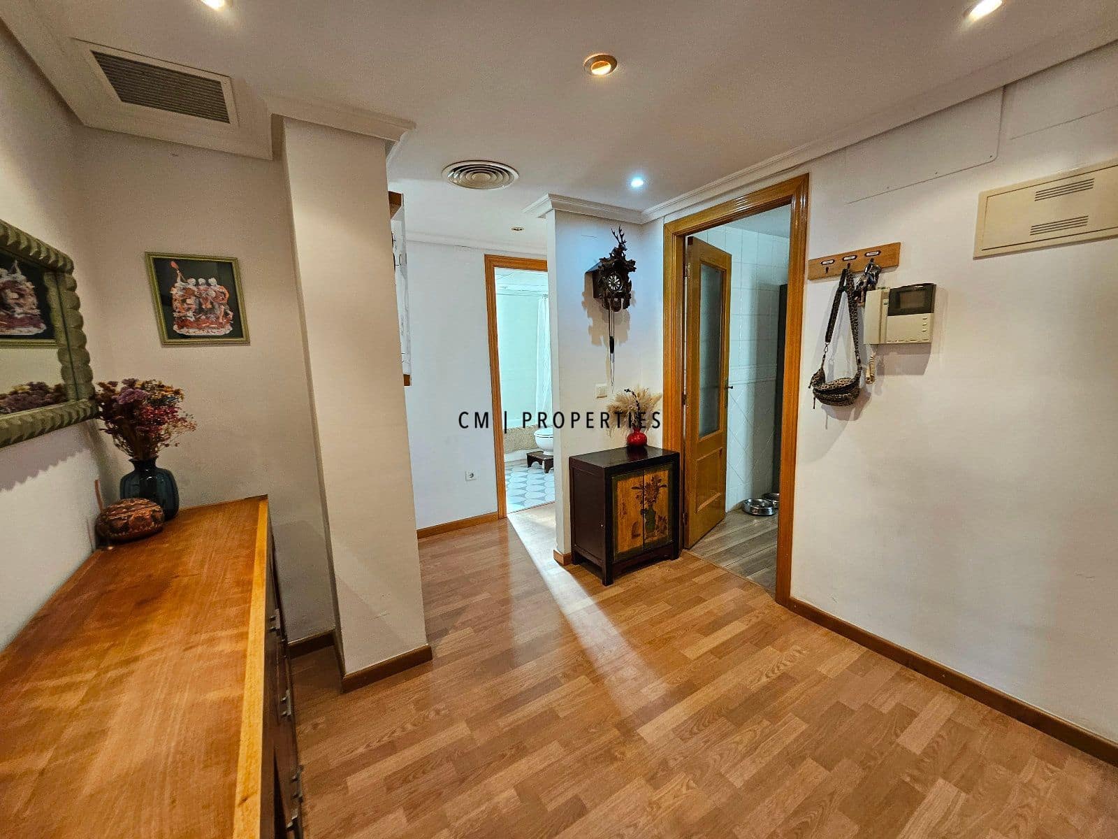 3 bedroom Penthouse for rent in Paterna - € 1,350 (Ref: 9432856)