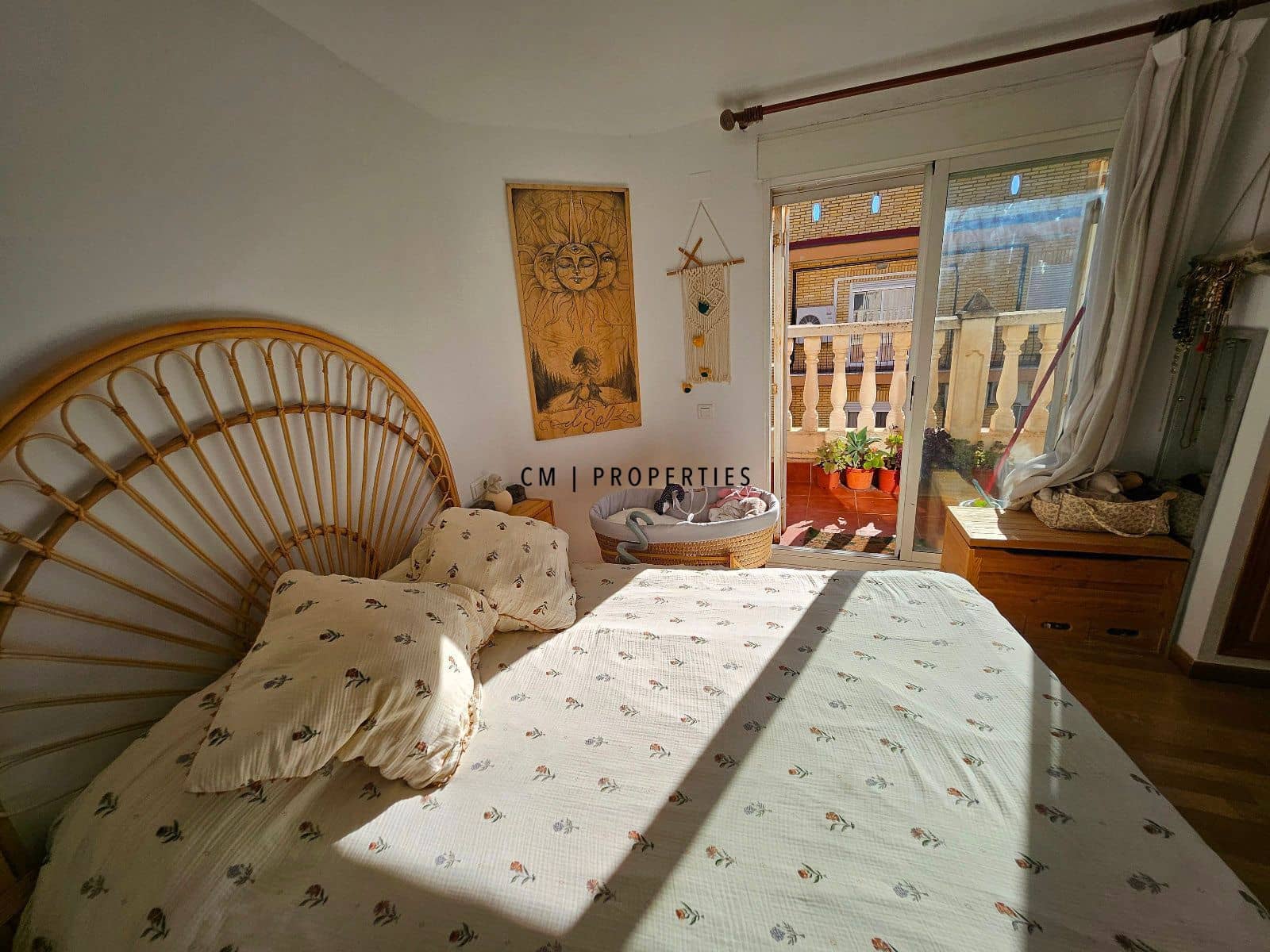 3 bedroom Penthouse for rent in Paterna - € 1,350 (Ref: 9432856)