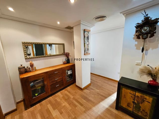 3 bedroom Penthouse for rent in Centro Ciudad, Paterna - € 1,350 (Ref: 9432856)