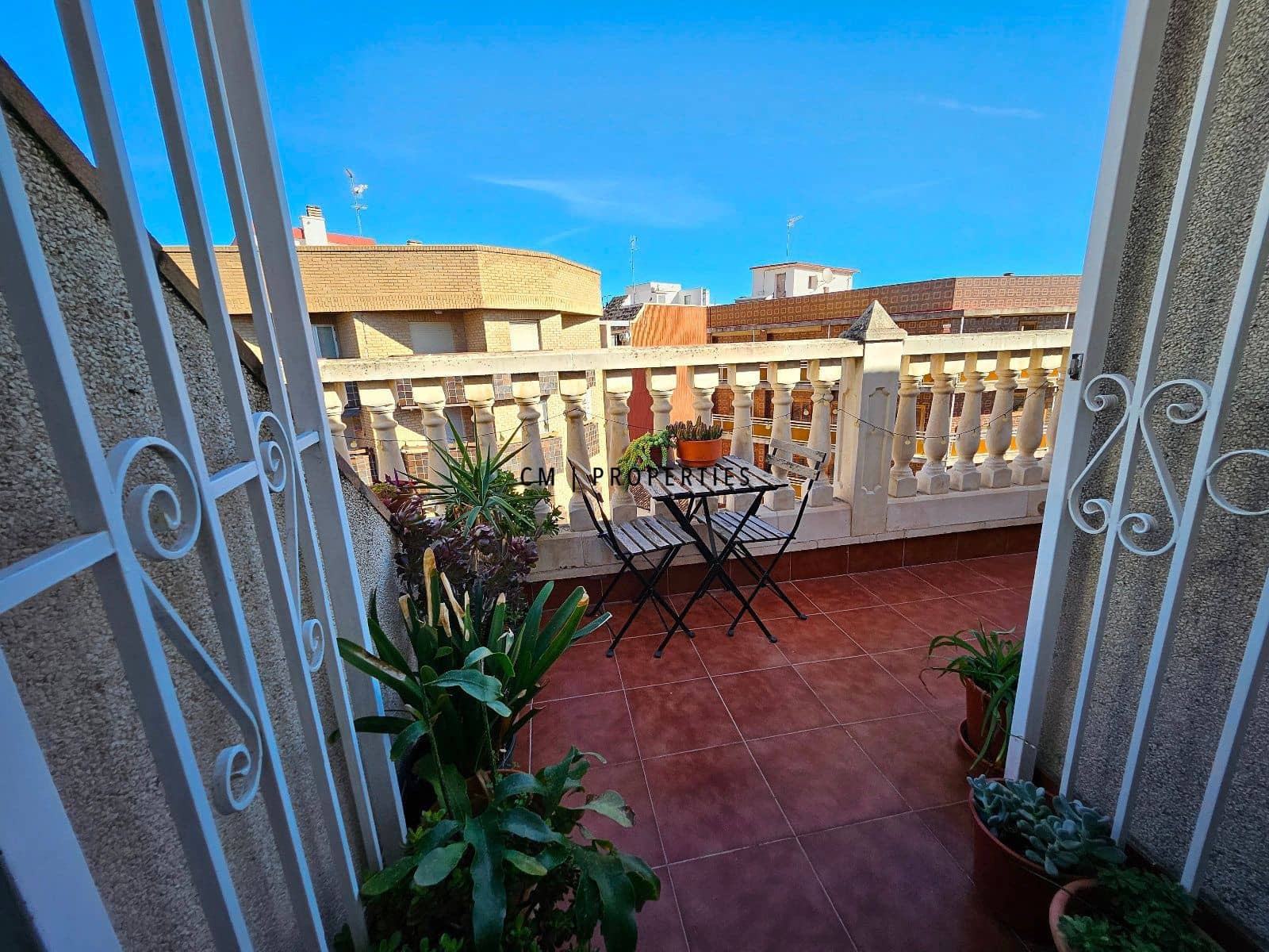 3 bedroom Penthouse for rent in Paterna - € 1,350 (Ref: 9432856)