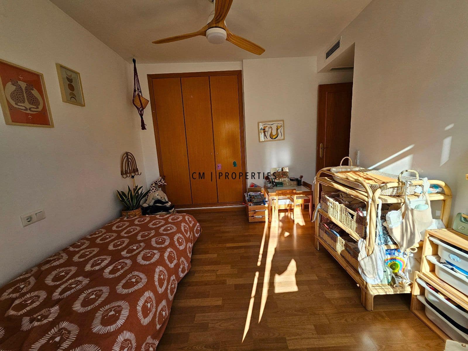 3 bedroom Penthouse for rent in Paterna - € 1,350 (Ref: 9432856)