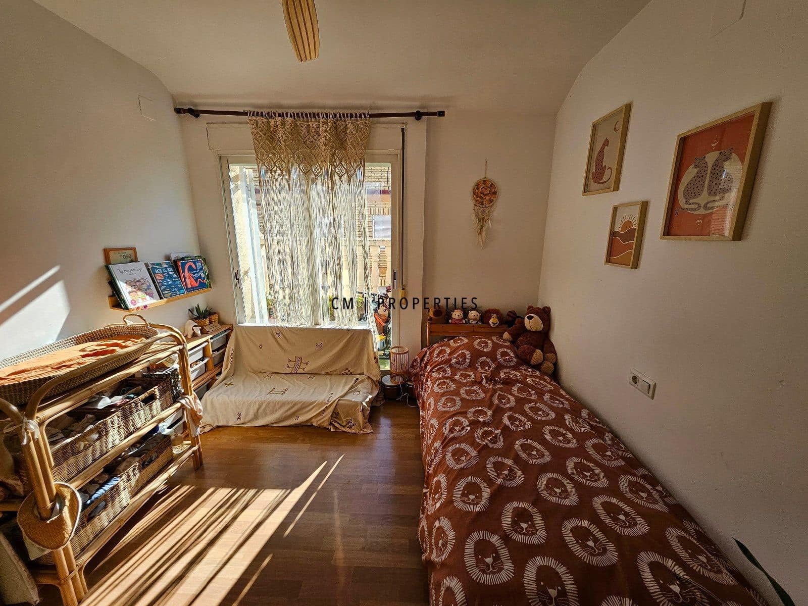 3 bedroom Penthouse for rent in Paterna - € 1,350 (Ref: 9432856)