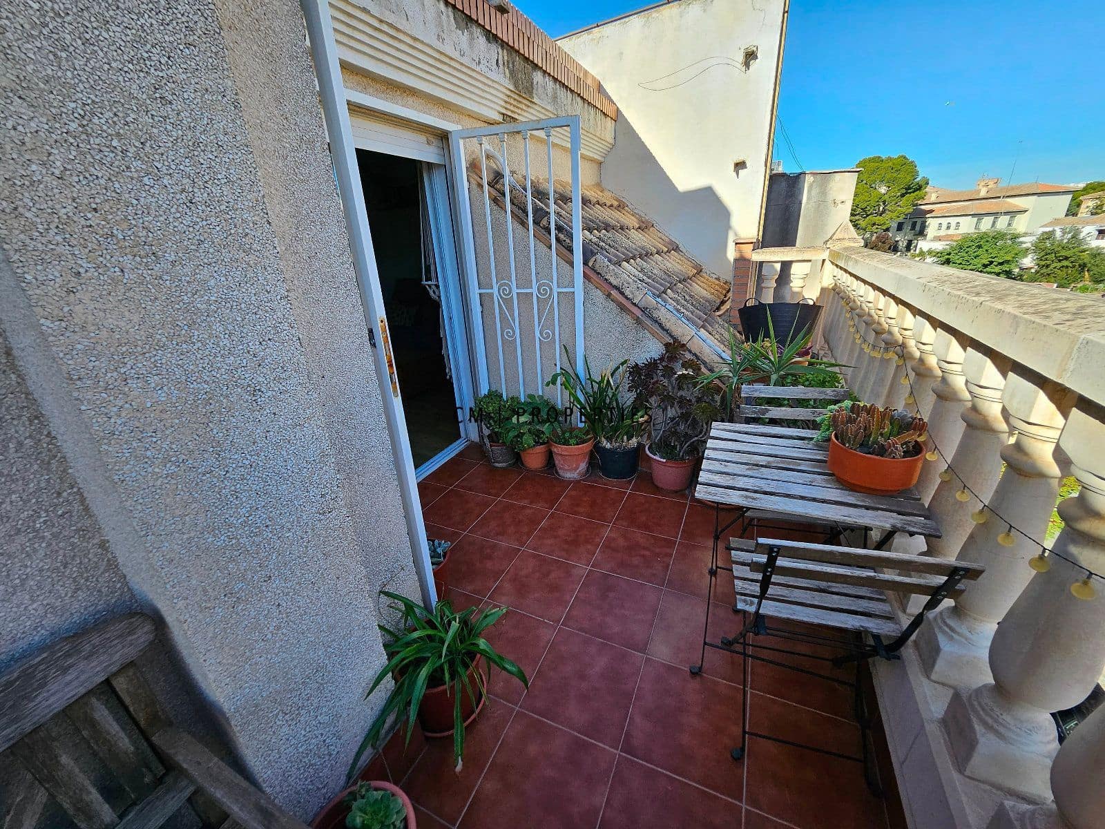 3 bedroom Penthouse for rent in Paterna - € 1,350 (Ref: 9432856)