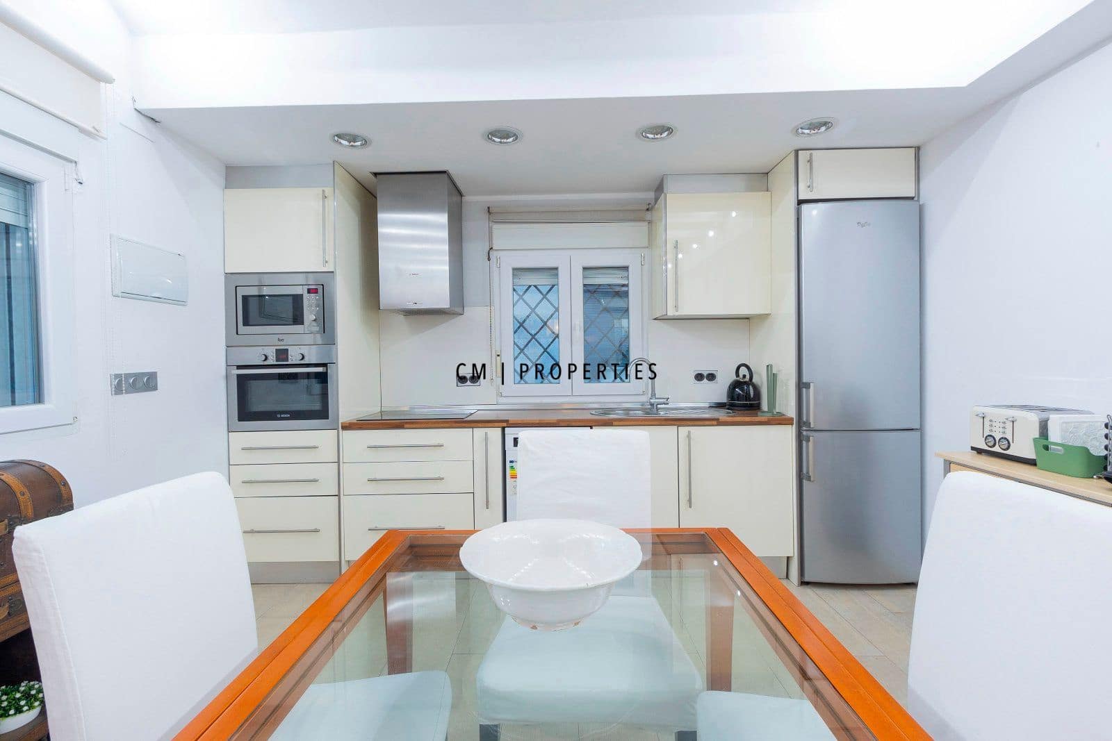 1 soveværelse Lejlighed til leje i Valencia by med garage - € 1.700 (Ref: 9434940)