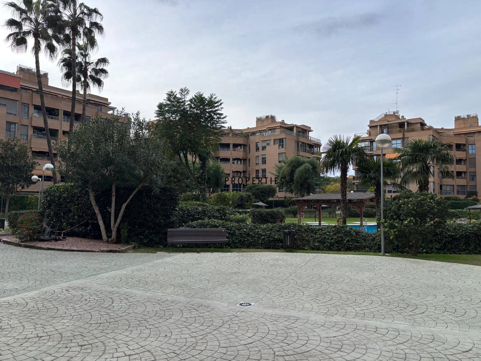 2 soverom Leilighet til leie i Valencia by med svømmebasseng garasje - € 1 550 (Ref: 9437757)