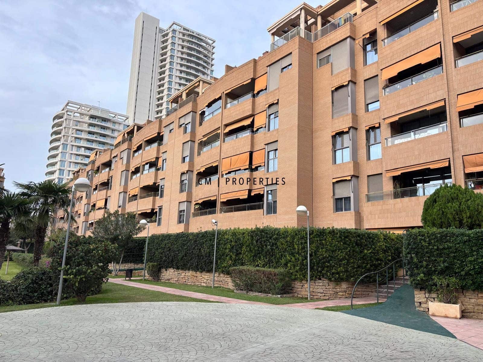 2 soverom Leilighet til leie i Valencia by med svømmebasseng garasje - € 1 550 (Ref: 9437757)