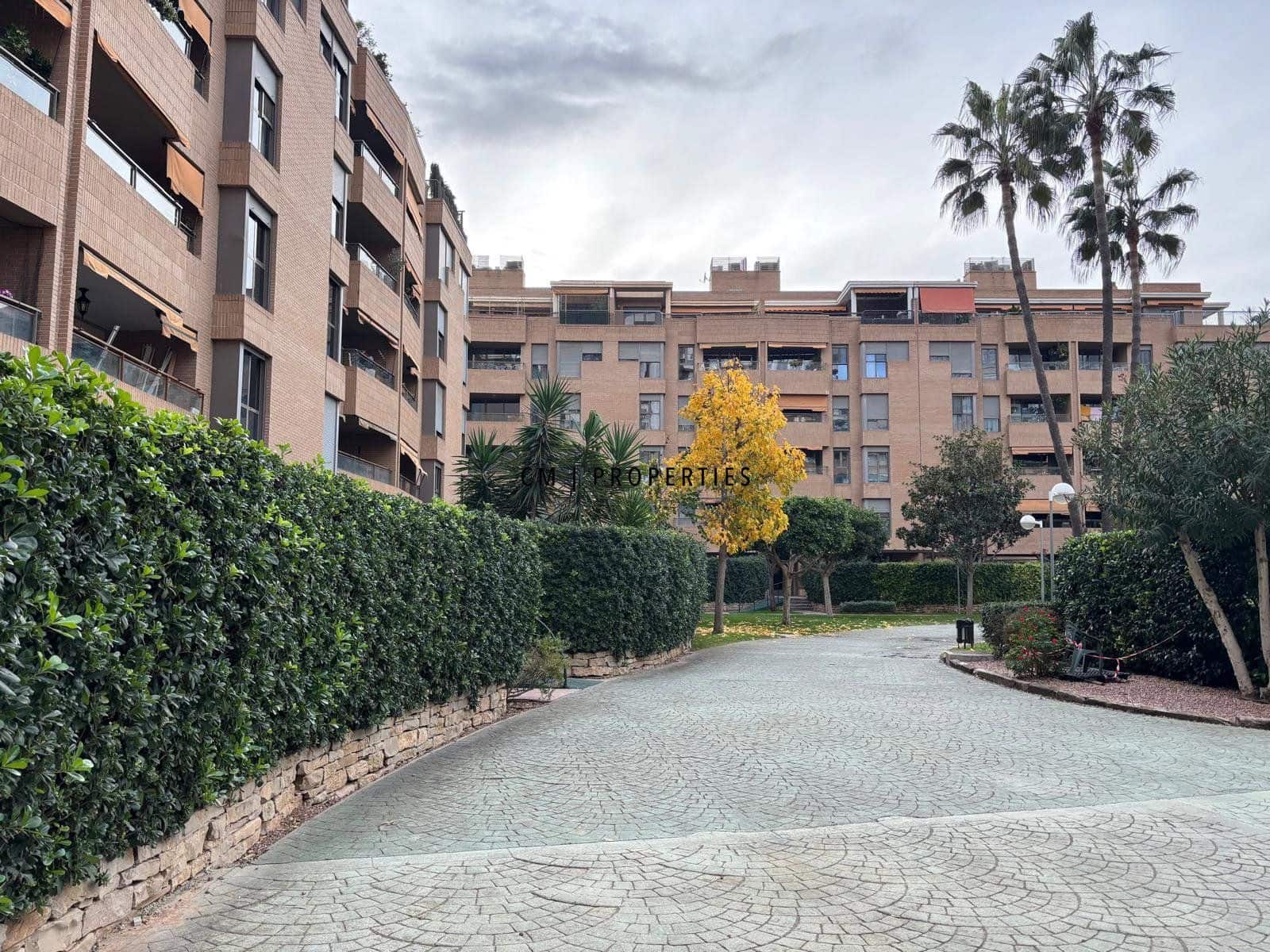 2 soverom Leilighet til leie i Valencia by med svømmebasseng garasje - € 1 550 (Ref: 9437757)