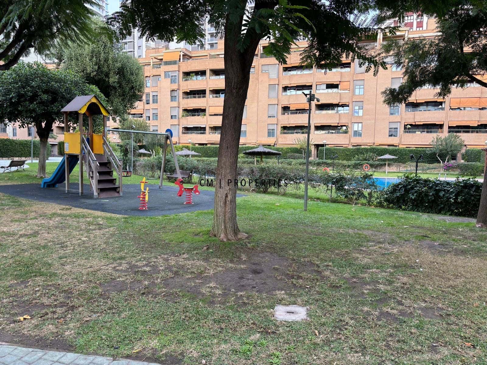 2 soverom Leilighet til leie i Valencia by med svømmebasseng garasje - € 1 550 (Ref: 9437757)