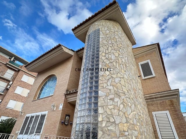 4 soveværelse Villa til salg i Torrent med garage - € 555.000 (Ref: 9438818)