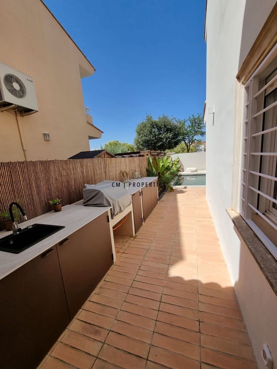 5 sypialnia Willa na sprzedaż w La Pobla de Vallbona z basenem garażem - 460 000 € (Ref: 9446901)