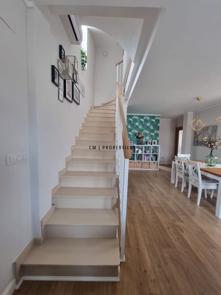 5 sypialnia Willa na sprzedaż w La Pobla de Vallbona z basenem garażem - 460 000 € (Ref: 9446901)