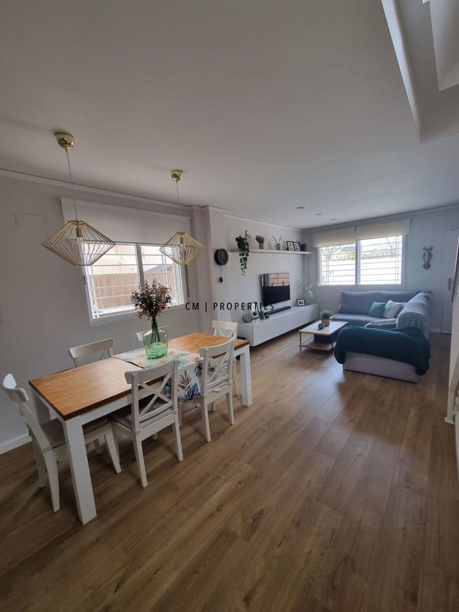 5 sypialnia Willa na sprzedaż w La Pobla de Vallbona z basenem garażem - 460 000 € (Ref: 9446901)