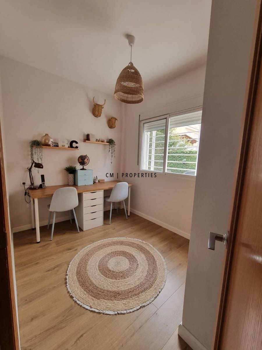 5 sypialnia Willa na sprzedaż w La Pobla de Vallbona z basenem garażem - 460 000 € (Ref: 9446901)