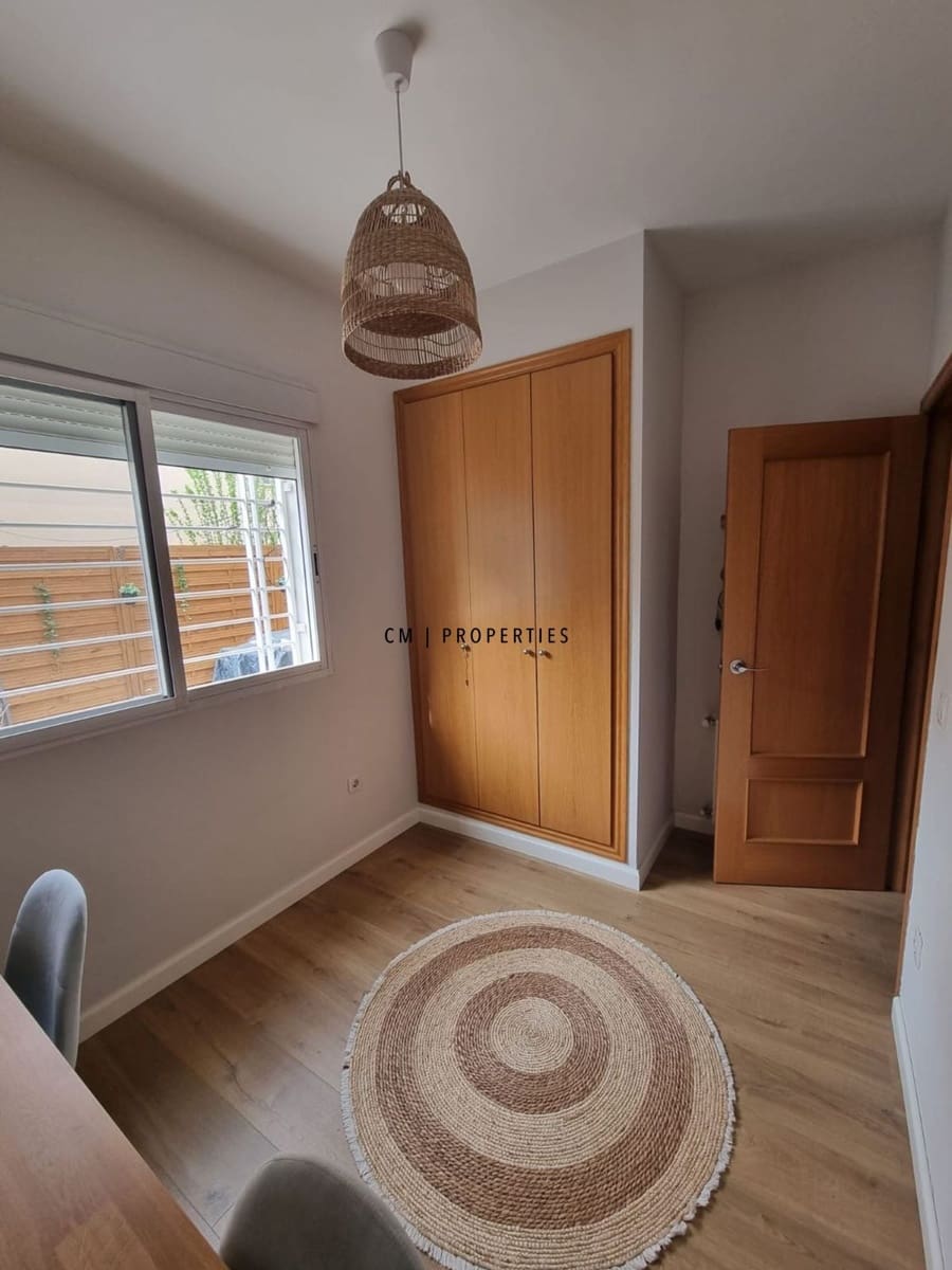 5 sypialnia Willa na sprzedaż w La Pobla de Vallbona z basenem garażem - 460 000 € (Ref: 9446901)