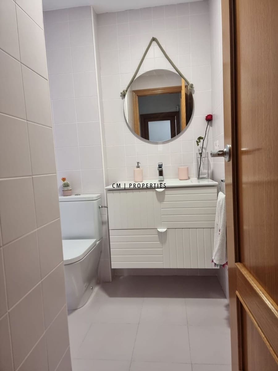 5 sypialnia Willa na sprzedaż w La Pobla de Vallbona z basenem garażem - 460 000 € (Ref: 9446901)