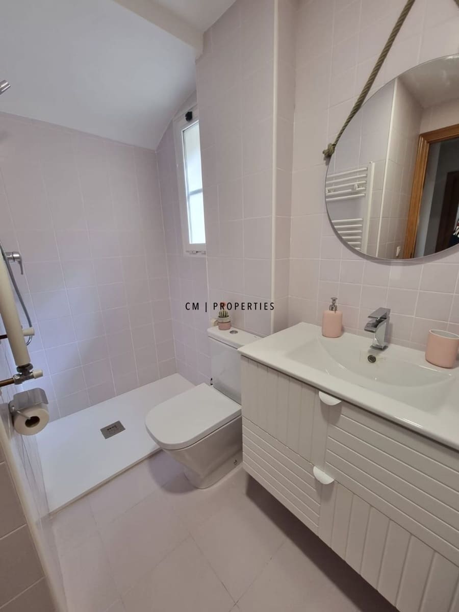 5 sypialnia Willa na sprzedaż w La Pobla de Vallbona z basenem garażem - 460 000 € (Ref: 9446901)