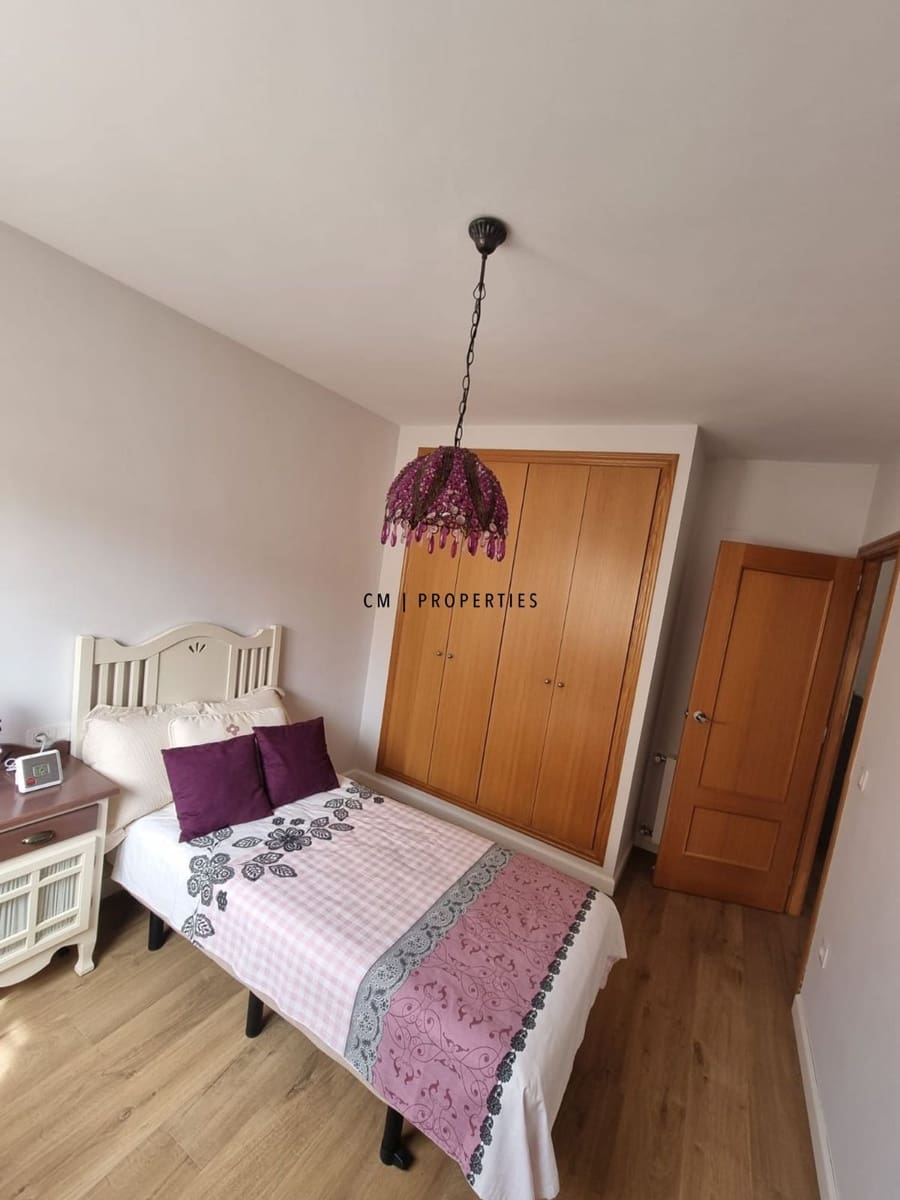 5 sypialnia Willa na sprzedaż w La Pobla de Vallbona z basenem garażem - 460 000 € (Ref: 9446901)