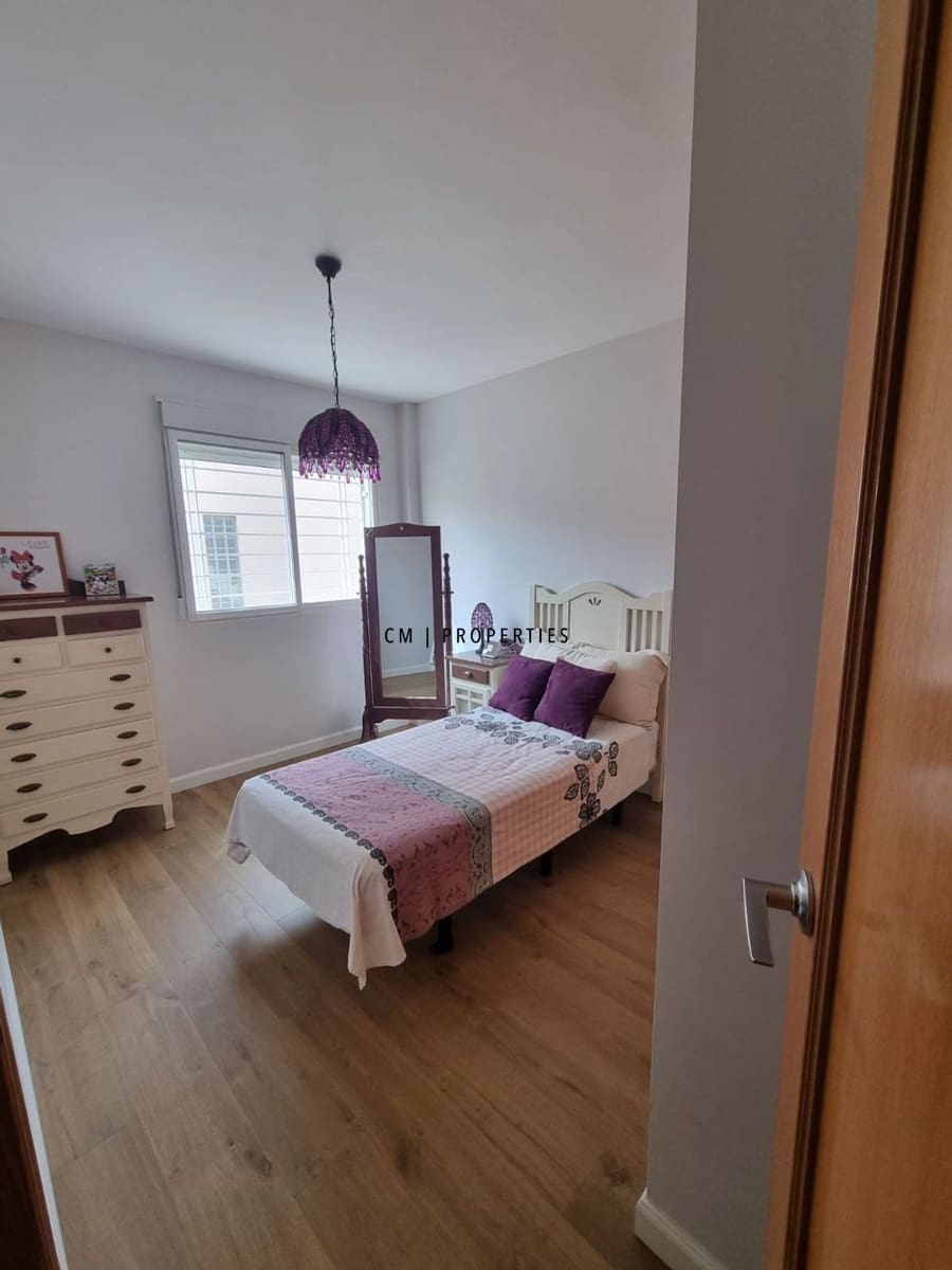 5 sypialnia Willa na sprzedaż w La Pobla de Vallbona z basenem garażem - 460 000 € (Ref: 9446901)