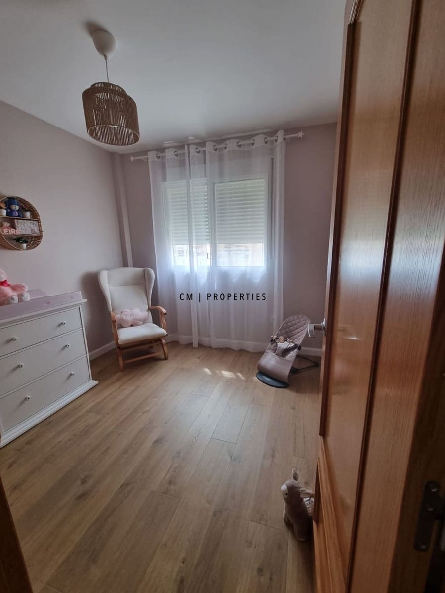 5 sypialnia Willa na sprzedaż w La Pobla de Vallbona z basenem garażem - 460 000 € (Ref: 9446901)