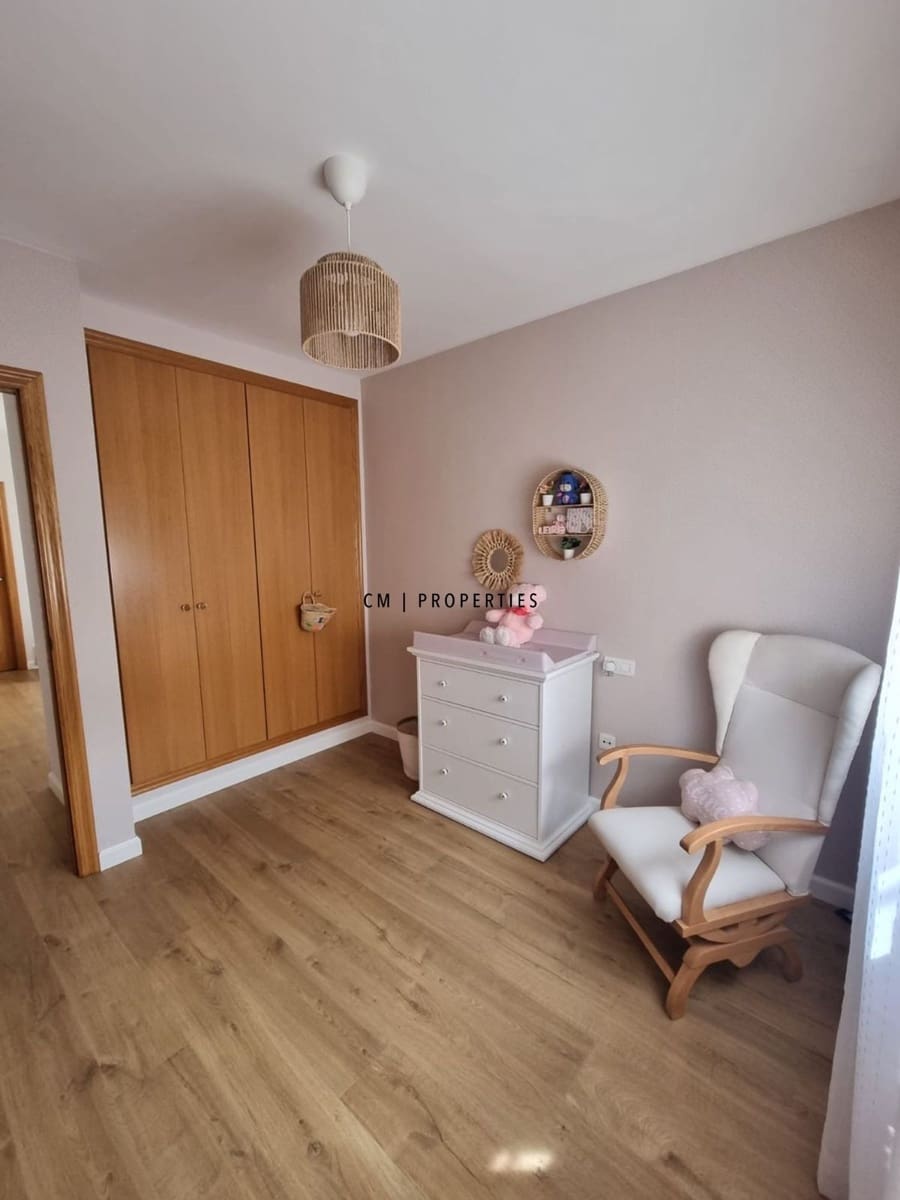 5 sypialnia Willa na sprzedaż w La Pobla de Vallbona z basenem garażem - 460 000 € (Ref: 9446901)