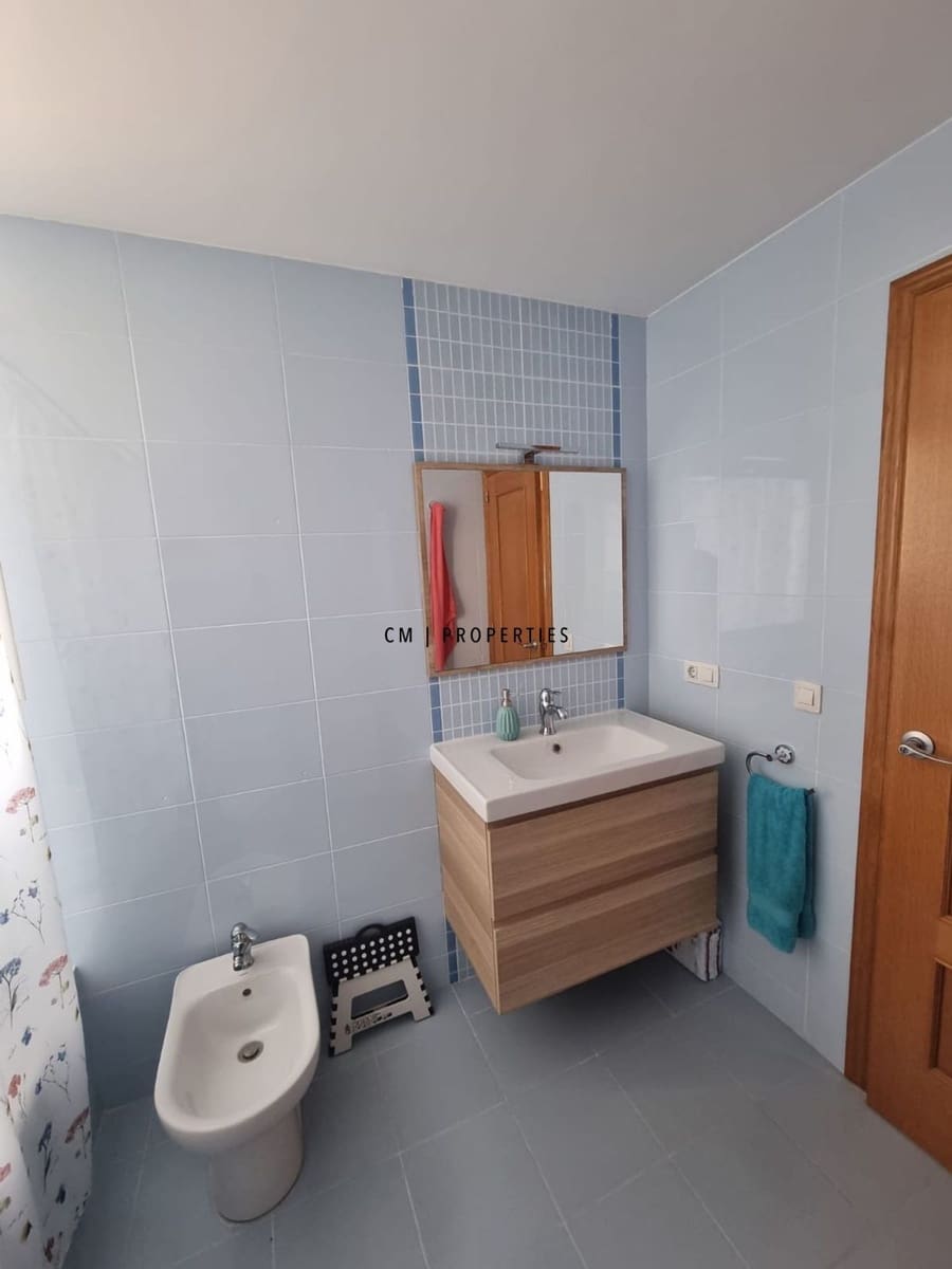 5 sypialnia Willa na sprzedaż w La Pobla de Vallbona z basenem garażem - 460 000 € (Ref: 9446901)