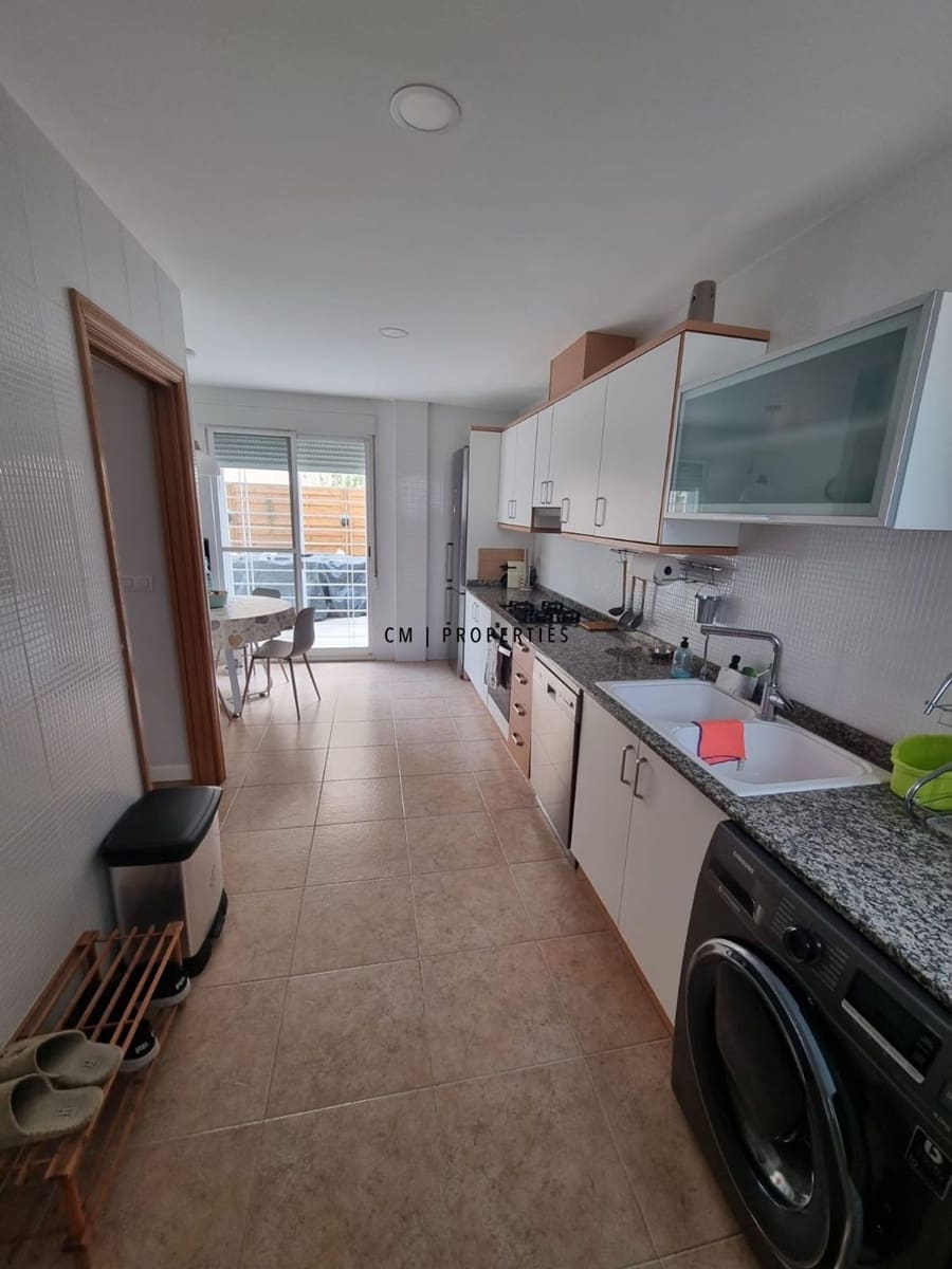 5 sypialnia Willa na sprzedaż w La Pobla de Vallbona z basenem garażem - 460 000 € (Ref: 9446901)