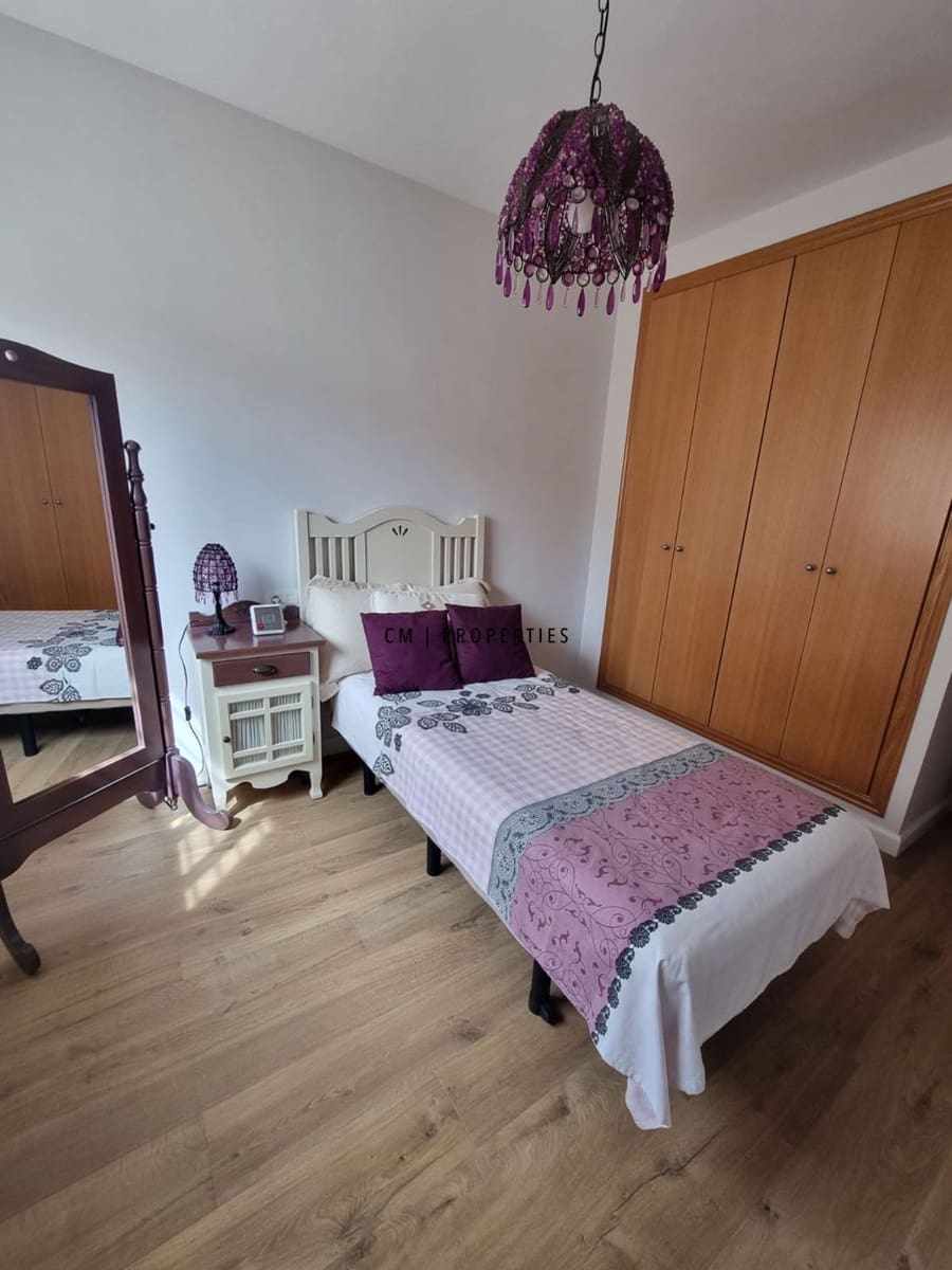 5 sypialnia Willa na sprzedaż w La Pobla de Vallbona z basenem garażem - 460 000 € (Ref: 9446901)