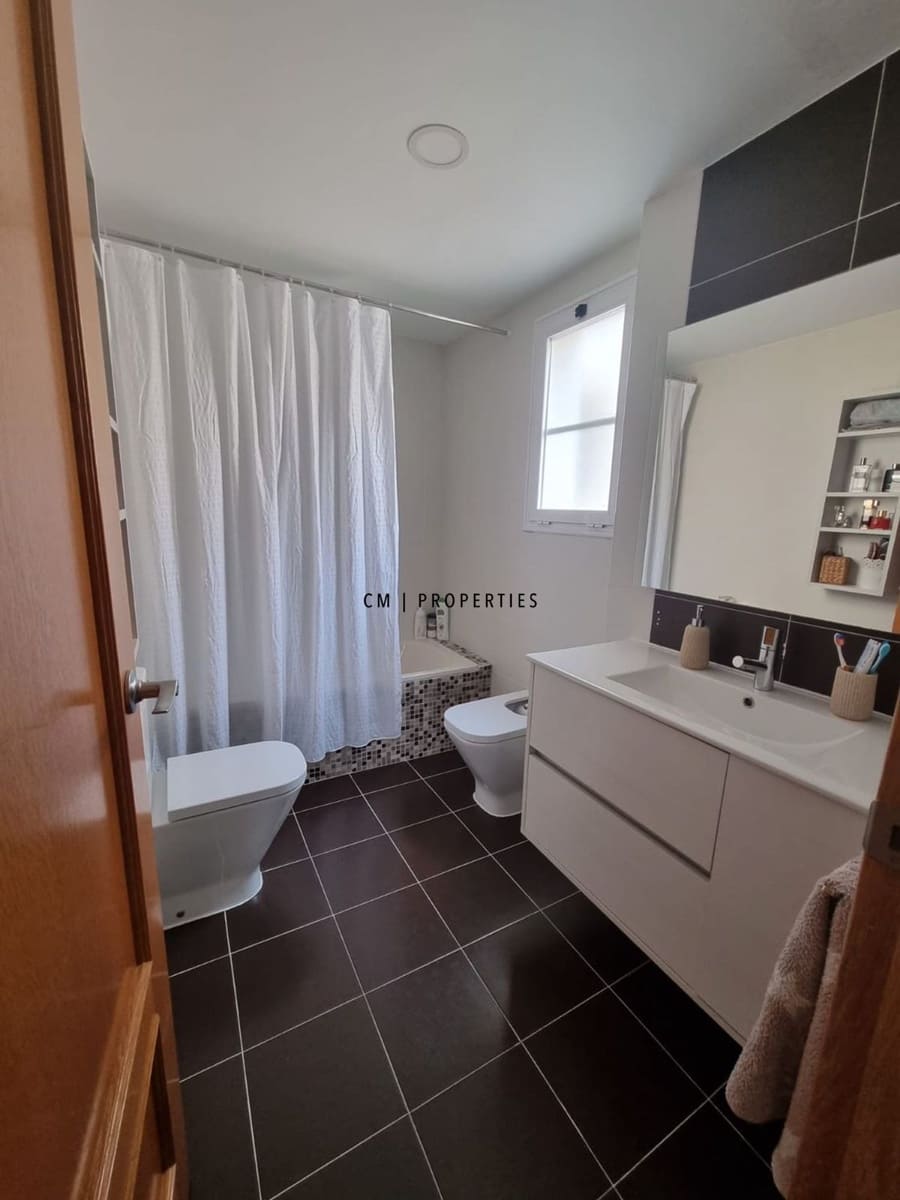 5 sypialnia Willa na sprzedaż w La Pobla de Vallbona z basenem garażem - 460 000 € (Ref: 9446901)