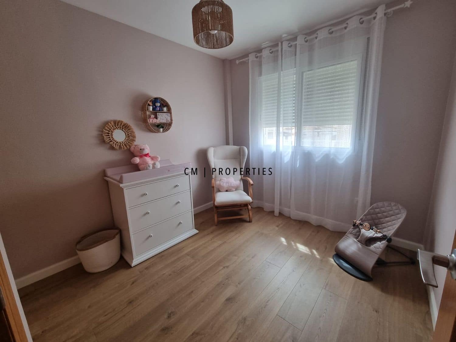 5 sypialnia Willa na sprzedaż w La Pobla de Vallbona z basenem garażem - 460 000 € (Ref: 9446901)