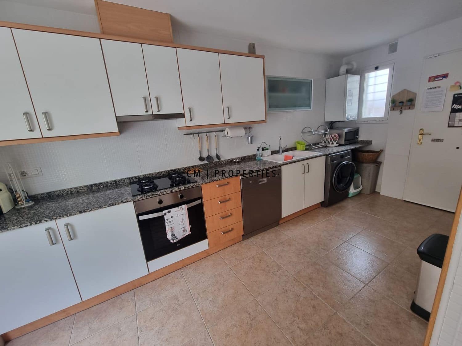 5 sypialnia Willa na sprzedaż w La Pobla de Vallbona z basenem garażem - 460 000 € (Ref: 9446901)