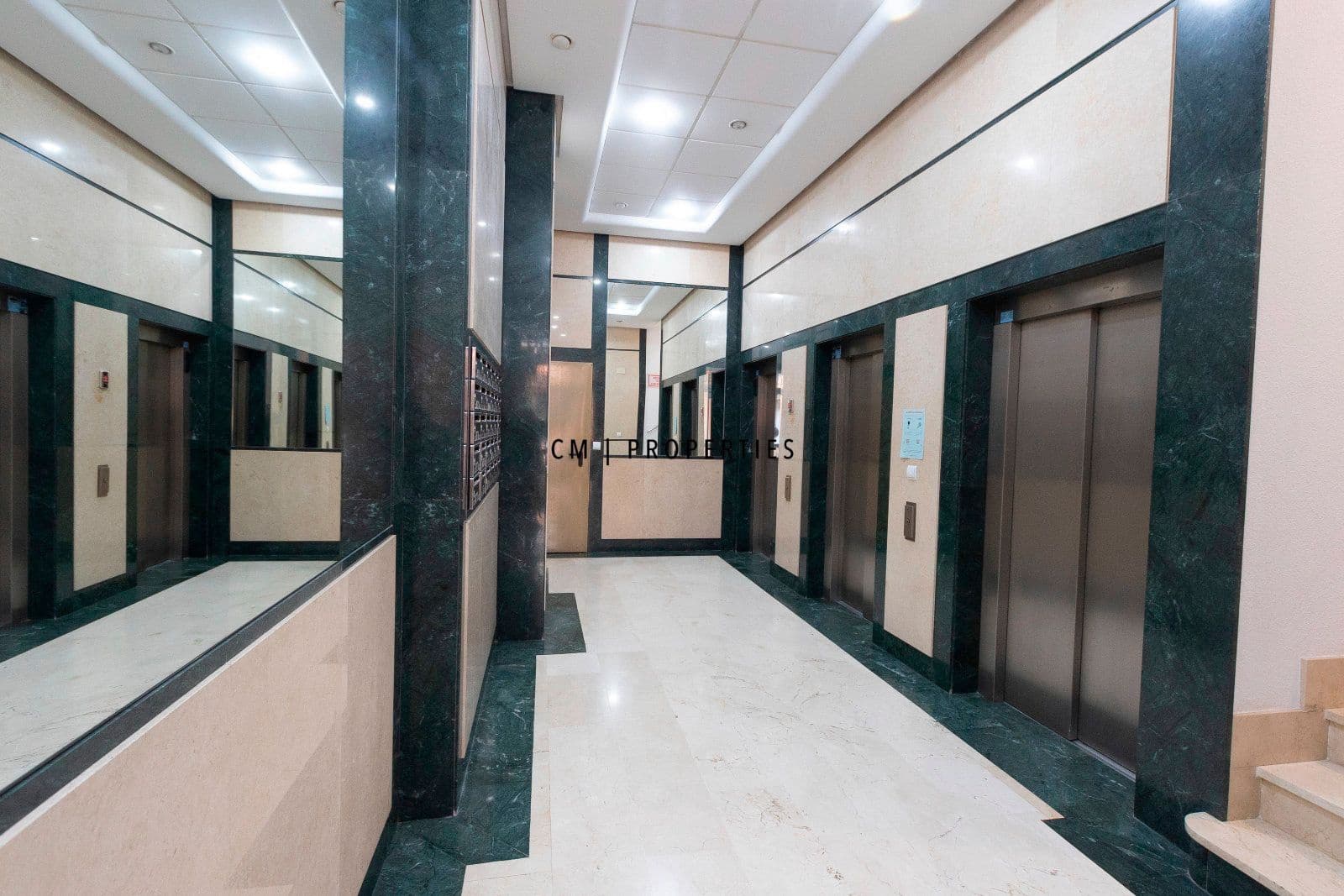 2 makuuhuone Asunto vuokrattavana paikassa Valencia kaupunki mukana uima-altaan 
autotalli - 1 400 € (Ref: 9448512)