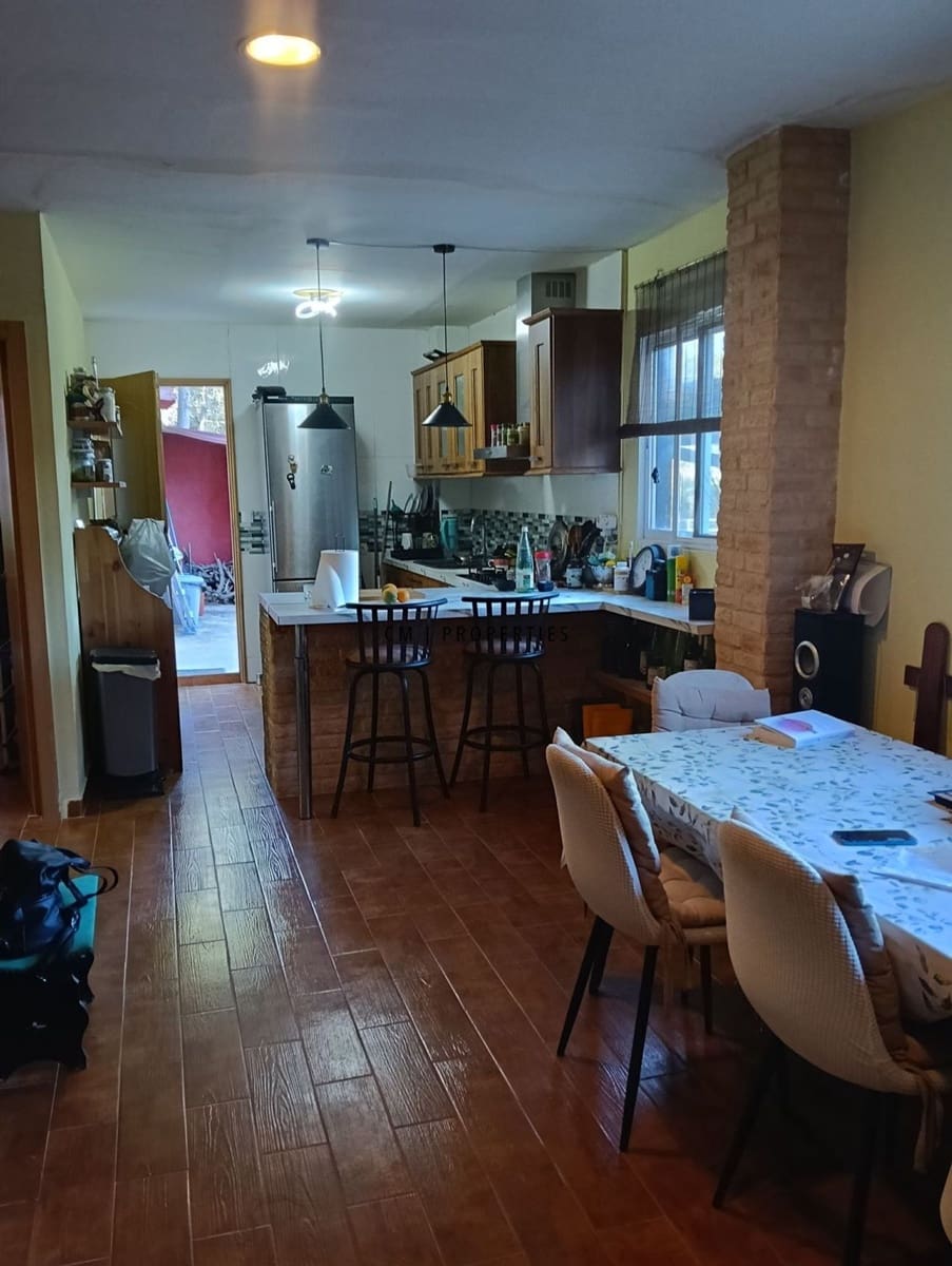 Chalet de 3 habitaciones en Godella en venta con piscina garaje - 180.000 € (Ref: 9452960)