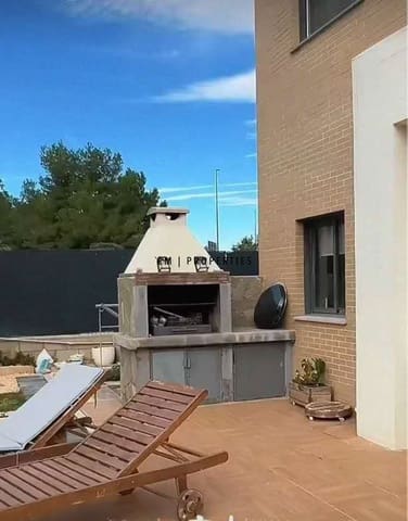 4 slaapkamer Villa te koop in San Antonio de Benagéber met zwembad - € 750.000 (Ref: 9455713)