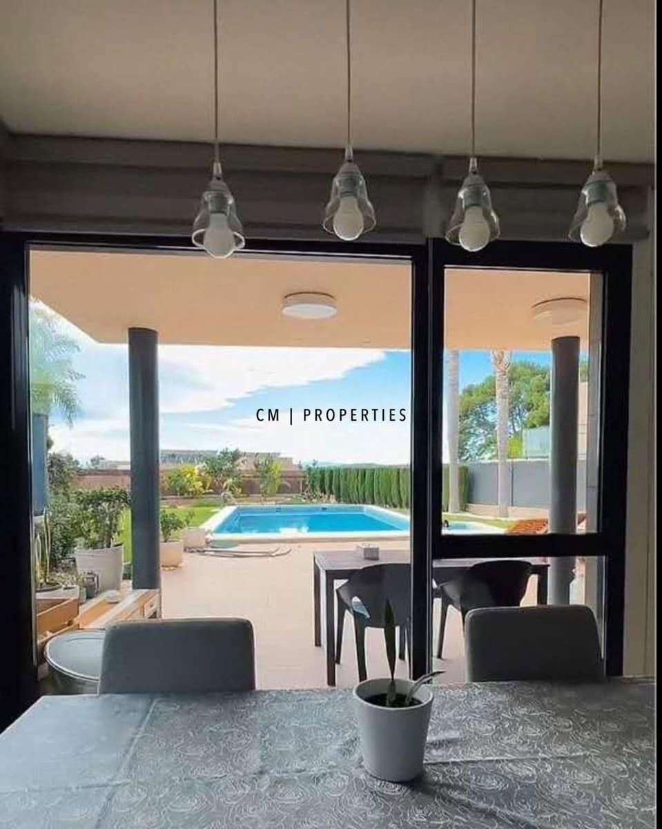 4 makuuhuone Huvila myytävänä paikassa San Antonio de Benageber mukana uima-altaan - 750 000 € (Ref: 9455713)