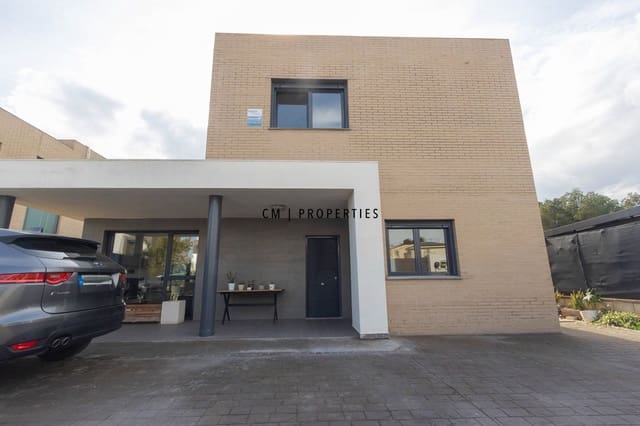 4 soveværelse Villa til salg i San Antonio de Benagéber med swimmingpool - € 750.000 (Ref: 9455713)