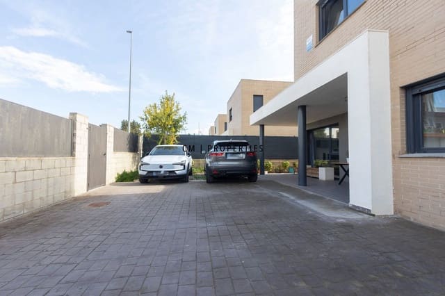 4 soveværelse Villa til salg i San Antonio de Benagéber med swimmingpool - € 750.000 (Ref: 9455713)