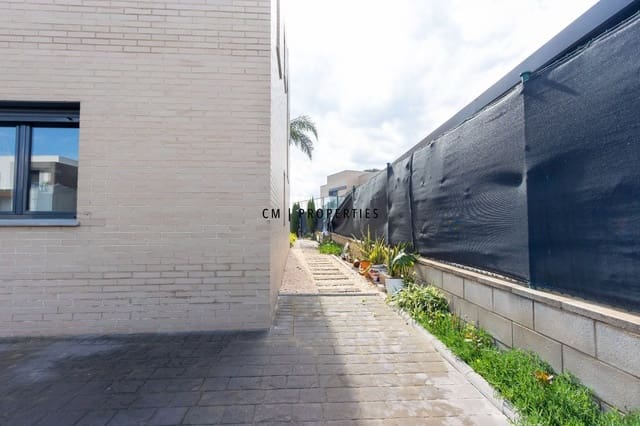 4 soveværelse Villa til salg i San Antonio de Benagéber med swimmingpool - € 750.000 (Ref: 9455713)