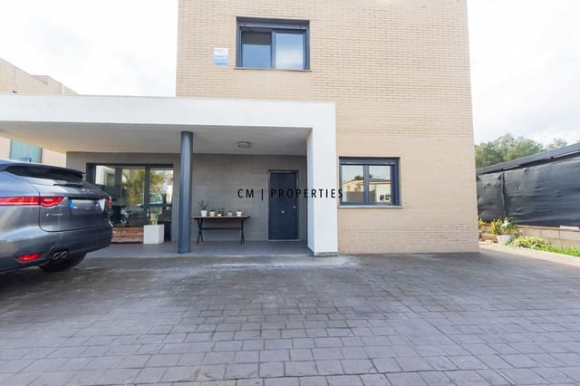 4 soveværelse Villa til salg i San Antonio de Benagéber med swimmingpool - € 750.000 (Ref: 9455713)