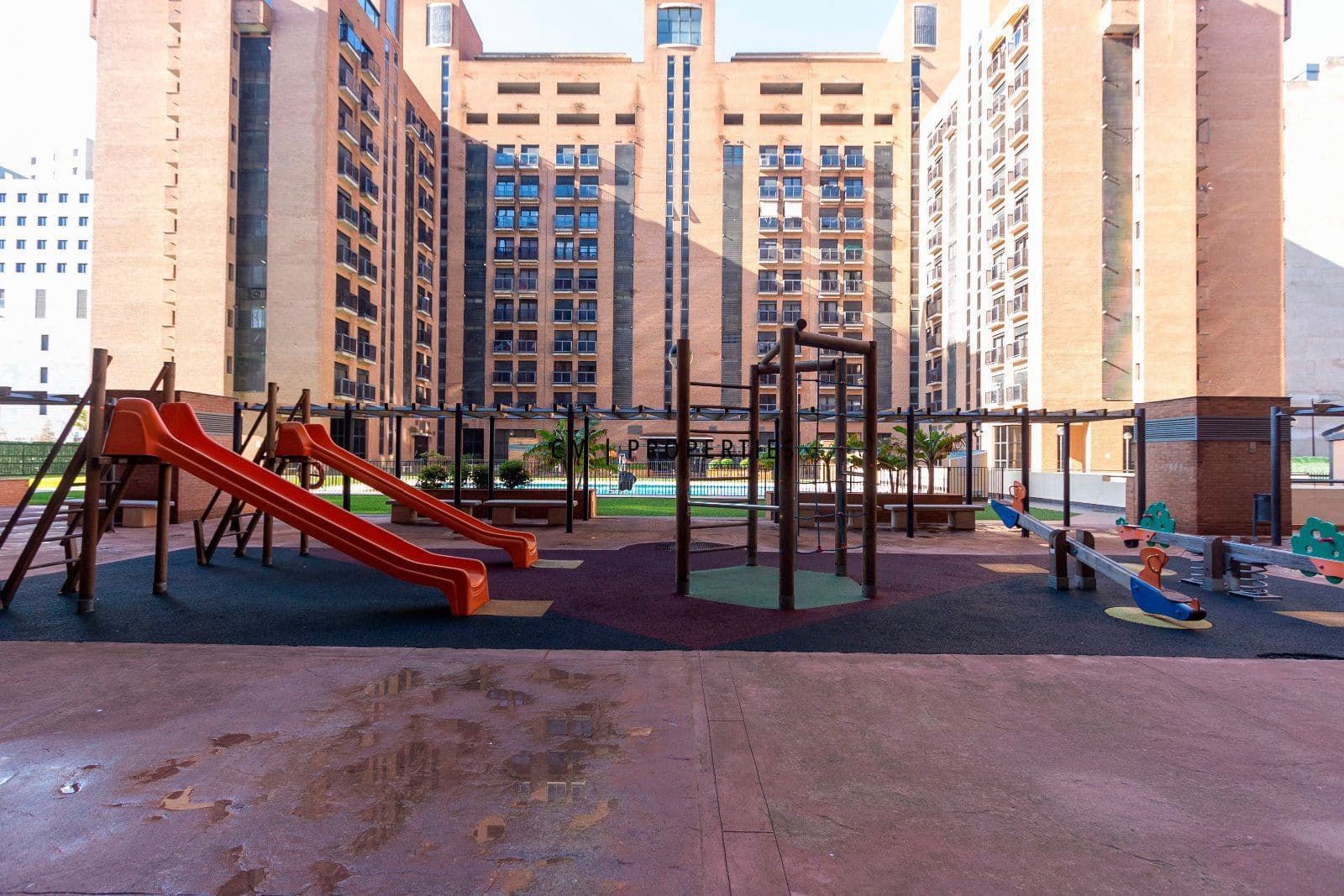 4 makuuhuone Kattohuoneisto vuokrattavana paikassa Valencia kaupunki mukana uima-altaan 
autotalli - 3 000 € (Ref: 9469993)