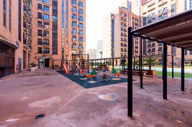 Ático de 4 habitaciones en València ciudad en alquiler con piscina garaje - 3.000 € (Ref: 9469993)