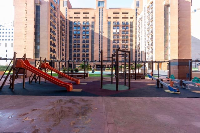 Ático de 4 habitaciones en València ciudad en alquiler con piscina garaje - 3.000 € (Ref: 9469993)