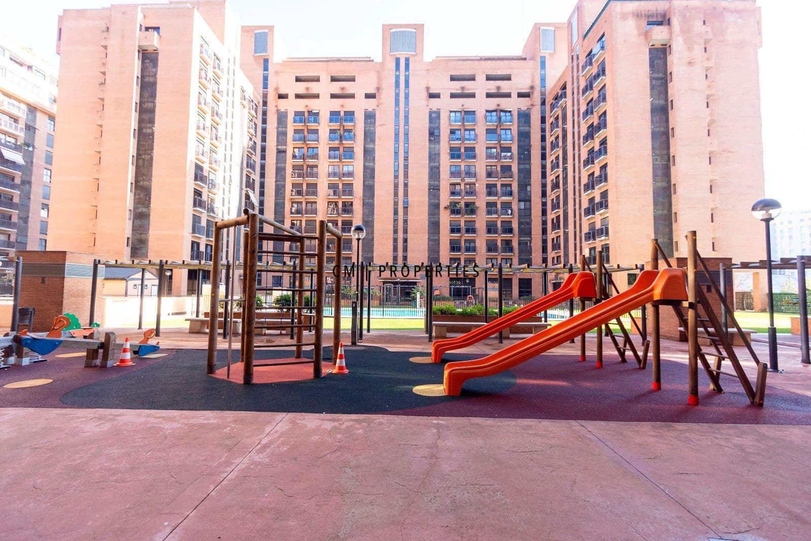 4 makuuhuone Kattohuoneisto vuokrattavana paikassa Valencia kaupunki mukana uima-altaan 
autotalli - 3 000 € (Ref: 9469993)