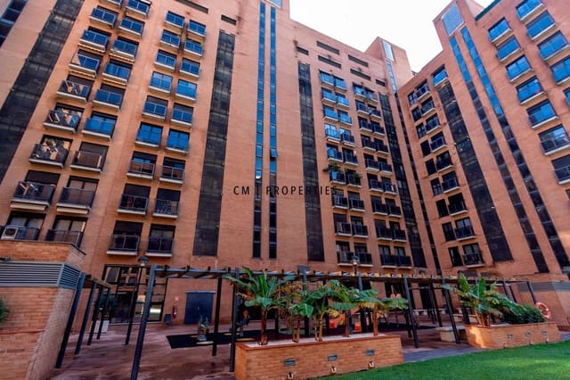 Ático de 4 habitaciones en València ciudad en alquiler con piscina garaje - 3.000 € (Ref: 9469993)