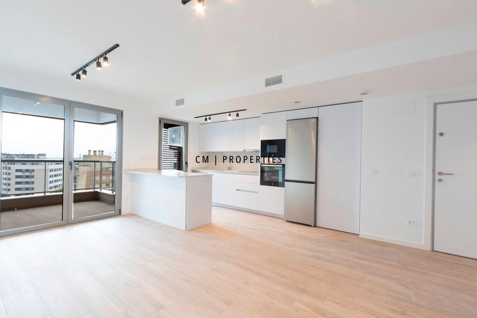 3 soverom Leilighet til leie i Valencia by med svømmebasseng garasje - € 2 000 (Ref: 9473213)